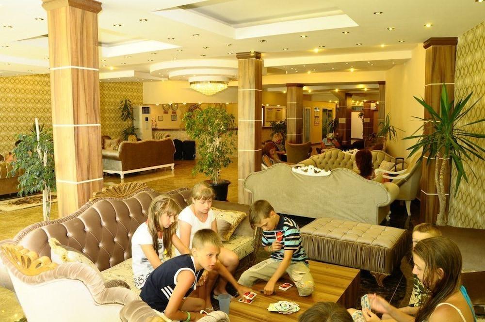 Club Tess Hotel Konaklı Kültér fotó