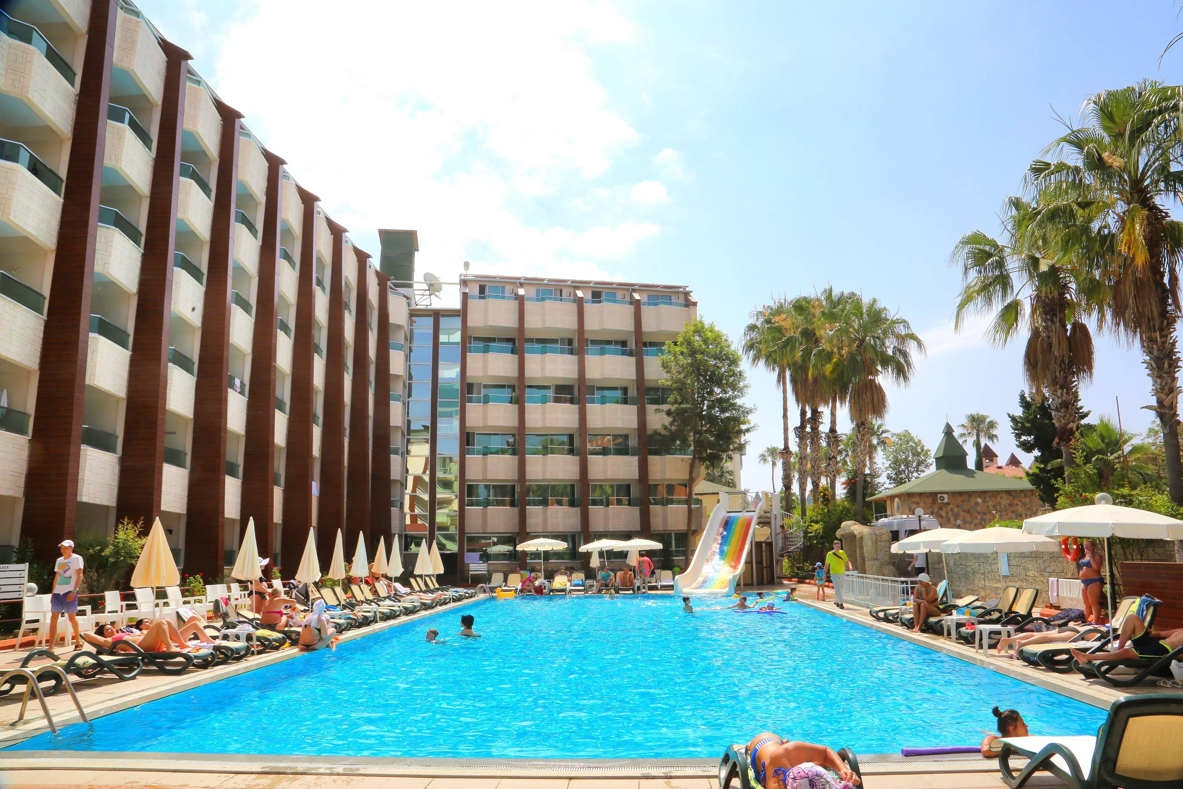 Club Tess Hotel Konaklı Kültér fotó